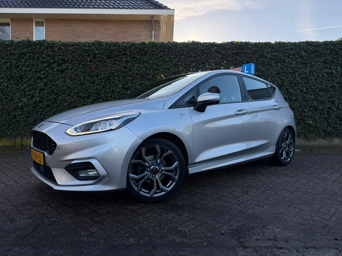 The Rij-Present lesson car: a silver Ford Fiesta with L-plate